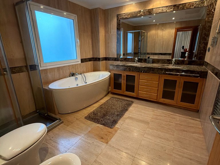 Apartment for Sale in Puerto Banús, Malaga 15