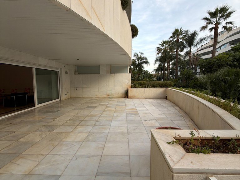 Apartment for Sale in Puerto Banús, Malaga 20