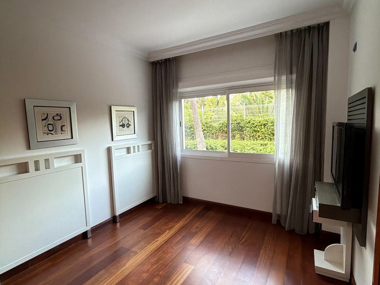 Apartment for Sale in Puerto Banús, Malaga 4