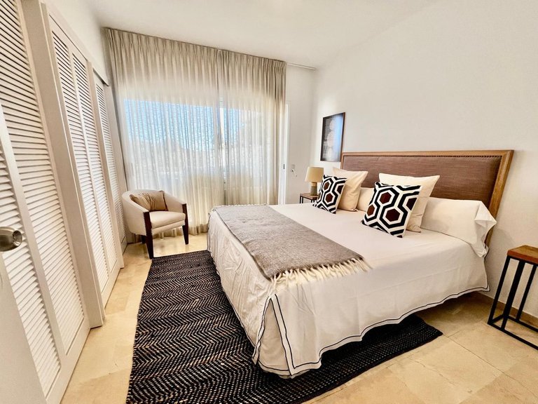 Apartment for Sale in The Golden Mile, Malaga 15