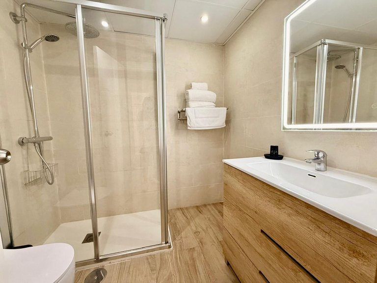 Apartment for Sale in The Golden Mile, Malaga 16