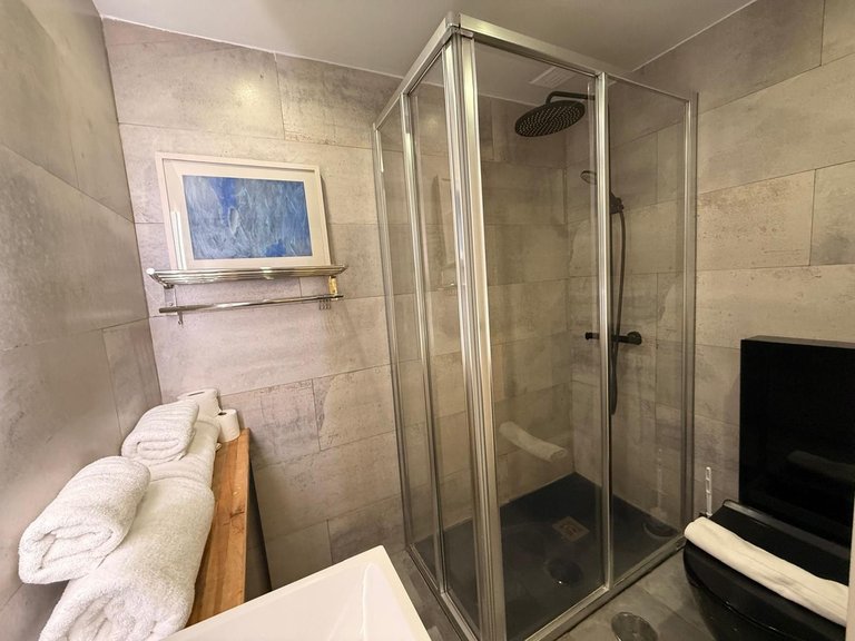 Apartment for Sale in The Golden Mile, Malaga 18