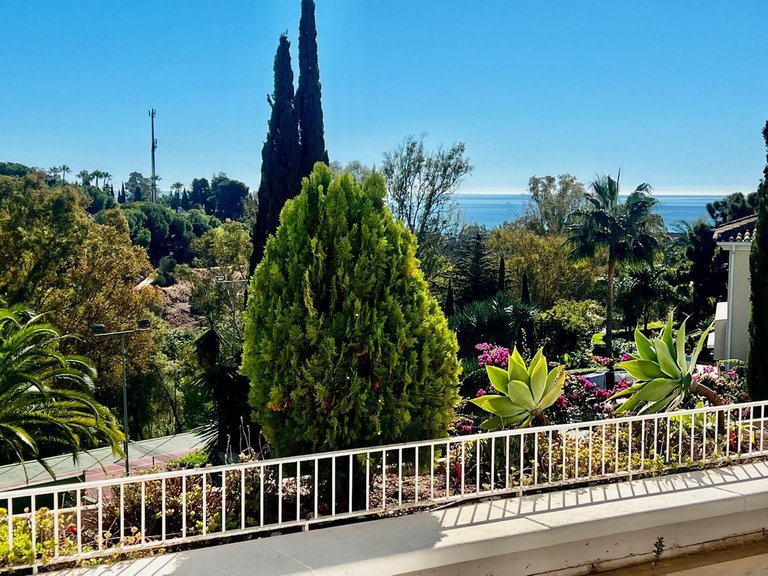Apartment for Sale in The Golden Mile, Malaga 2