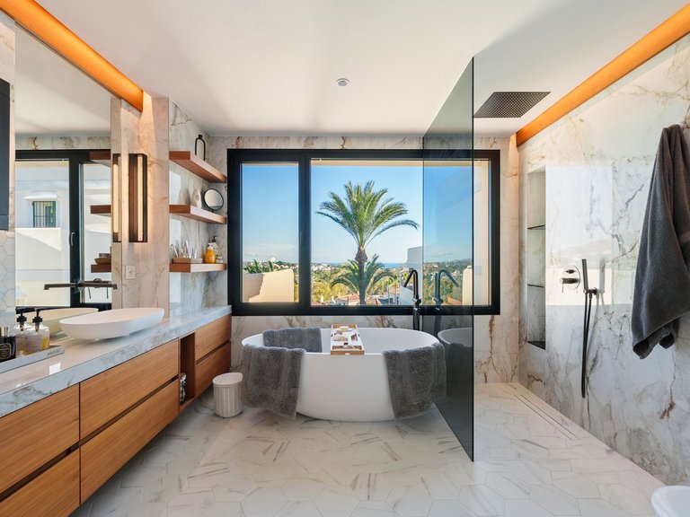 Apartment for Sale in Nueva Andalucía, Malaga 25