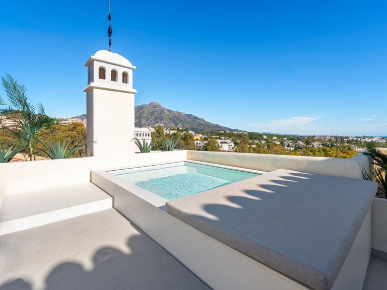 Apartment for Sale in Nueva Andalucía, Malaga 44