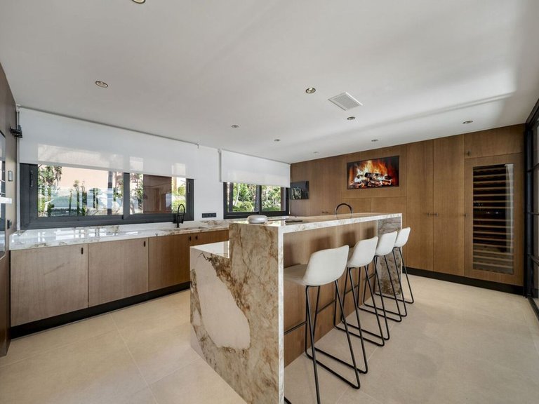 Apartment for Sale in Nueva Andalucía, Malaga 14