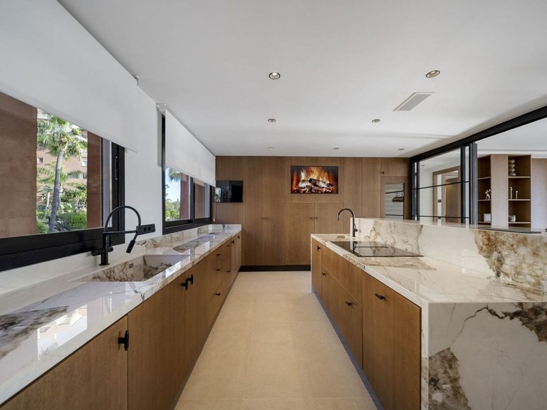 Apartment for Sale in Nueva Andalucía, Malaga 15