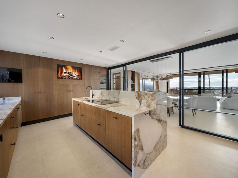 Apartment for Sale in Nueva Andalucía, Malaga 16