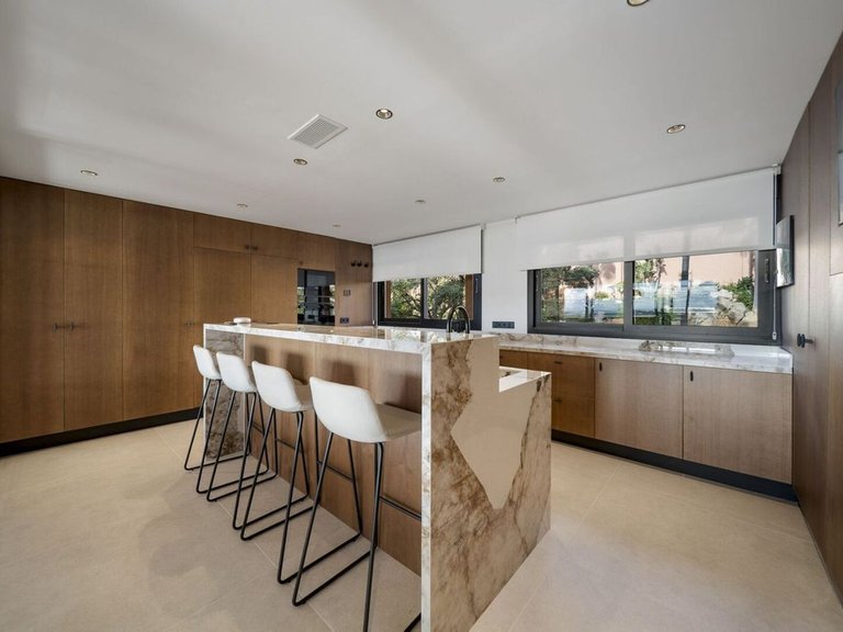Apartment for Sale in Nueva Andalucía, Malaga 17