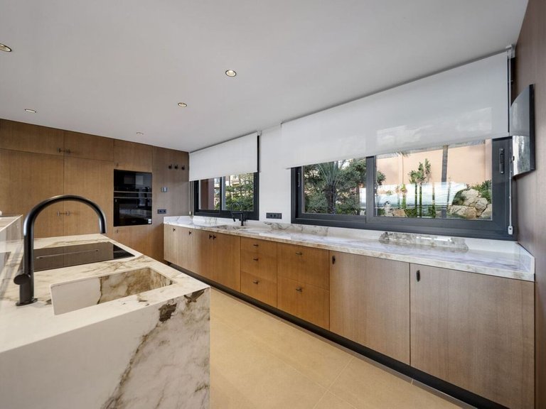 Apartment for Sale in Nueva Andalucía, Malaga 19