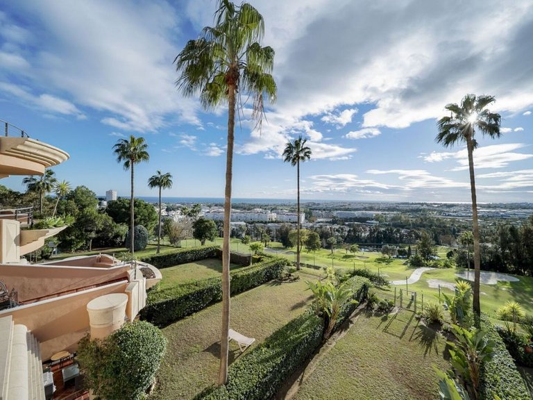 Apartment for Sale in Nueva Andalucía, Malaga 2