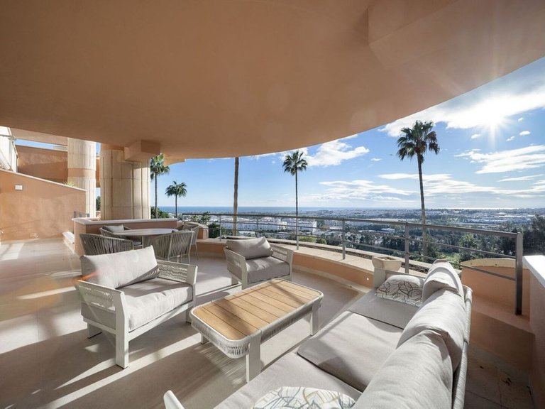 Apartment for Sale in Nueva Andalucía, Malaga 3