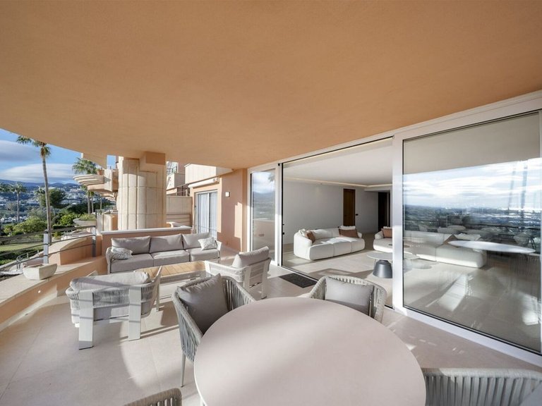 Apartment for Sale in Nueva Andalucía, Malaga 30
