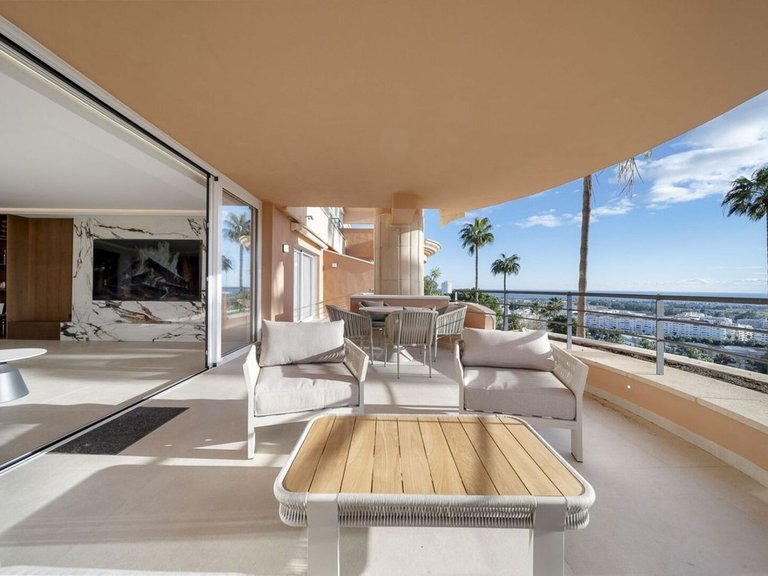 Apartment for Sale in Nueva Andalucía, Malaga 4