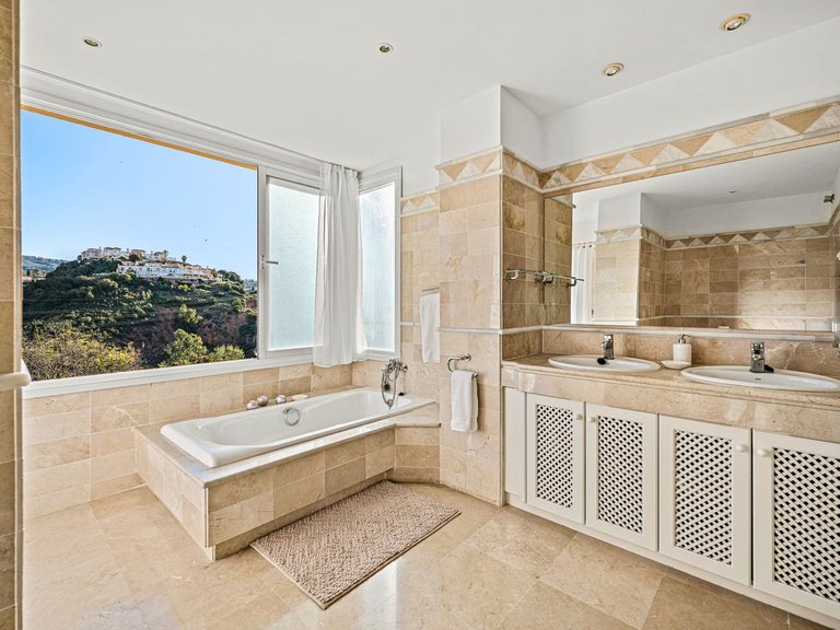Apartment for Sale in Elviria, Malaga 11