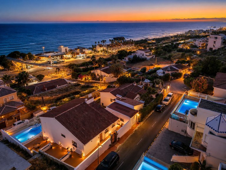 Villa for Sale in Costa del Sol Estepona, Malaga 1