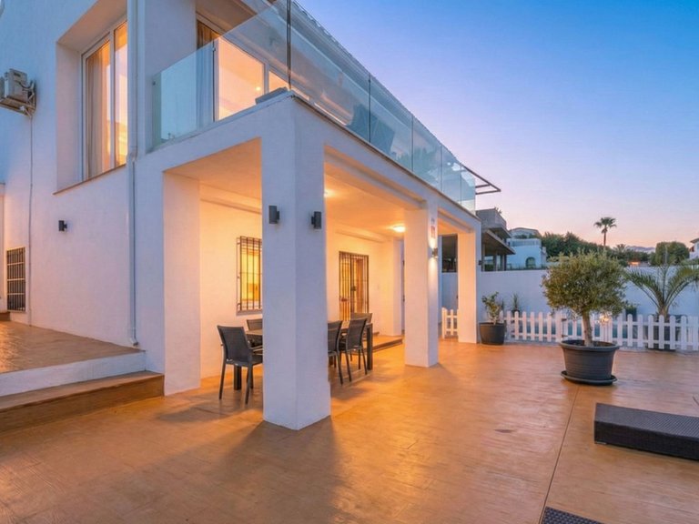 Villa for Sale in Costa del Sol Estepona, Malaga 3