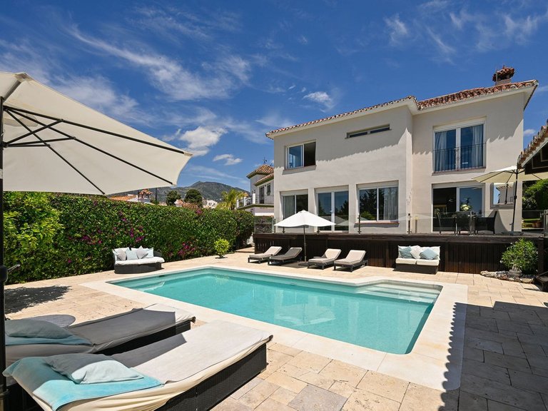 Villa for Sale in Río Real, Malaga 1