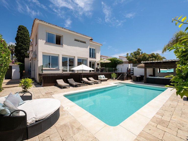 Villa for Sale in Río Real, Malaga 16