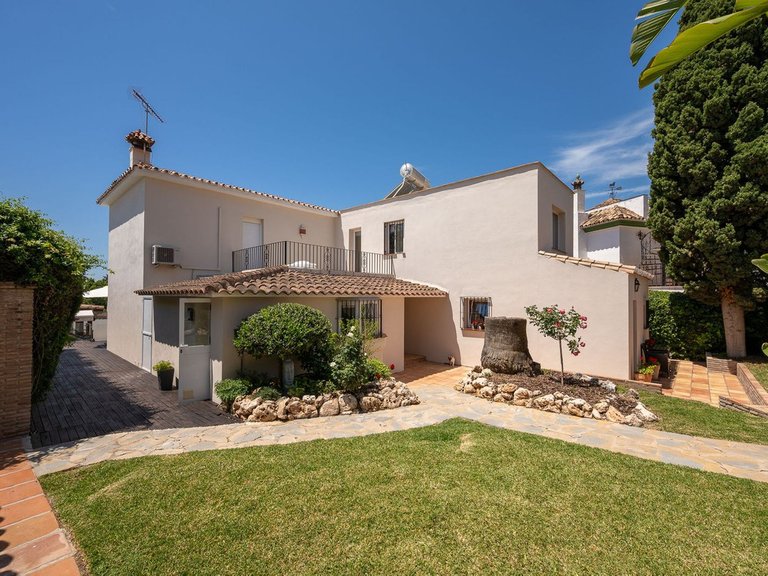 Villa for Sale in Río Real, Malaga 18
