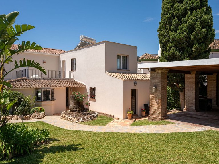 Villa for Sale in Río Real, Malaga 19
