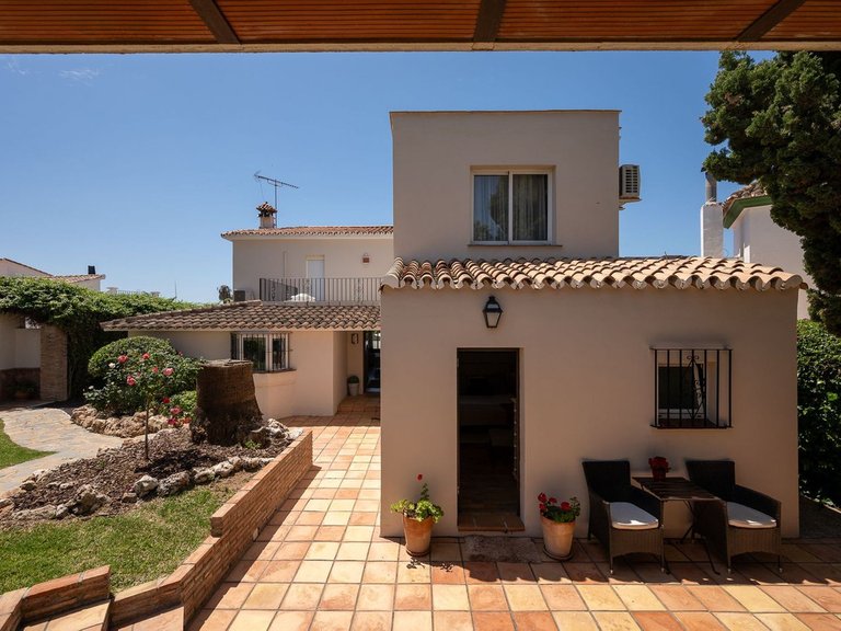 Villa for Sale in Río Real, Malaga 20