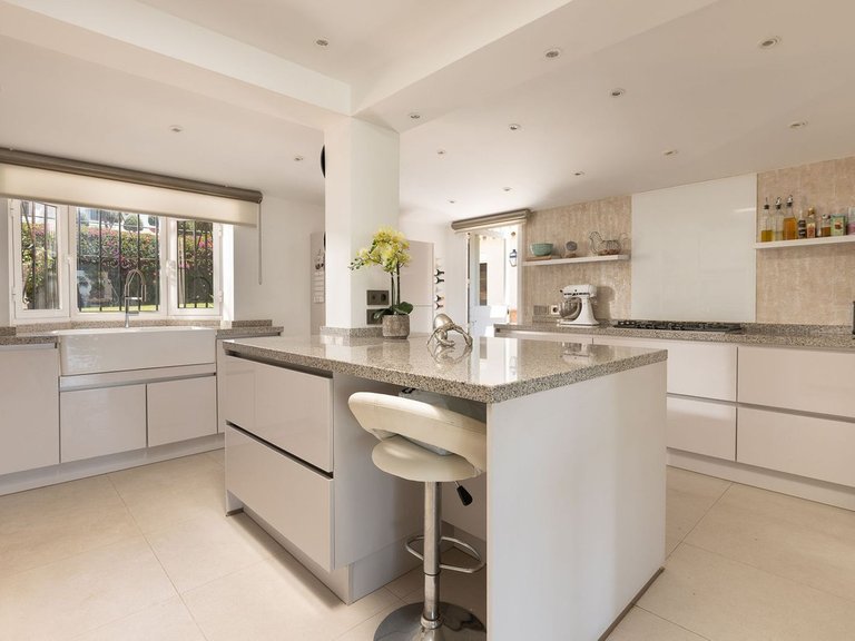 Villa for Sale in Río Real, Malaga 27
