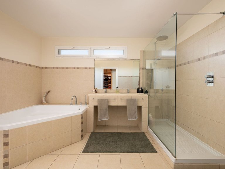 Villa for Sale in Río Real, Malaga 35