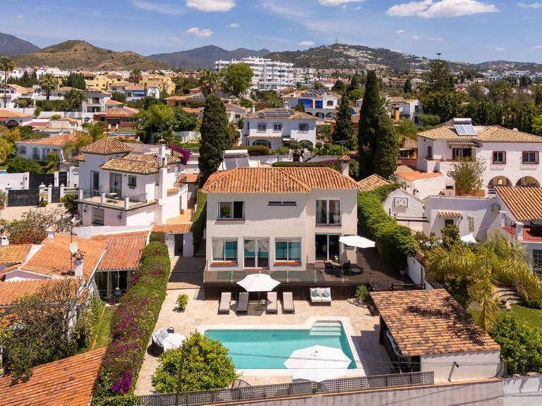 Villa for Sale in Río Real, Malaga 39