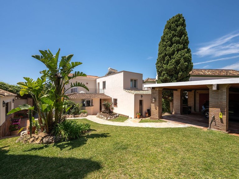 Villa for Sale in Río Real, Malaga 45