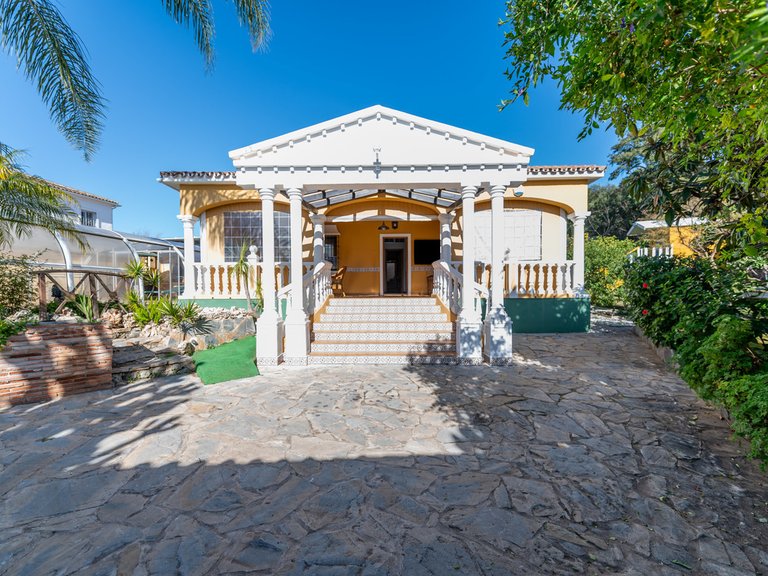 Villa for Sale in Las Chapas, Malaga 1