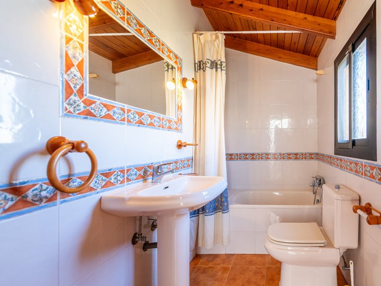 Villa for Sale in Las Chapas, Malaga 29