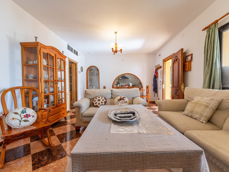 Villa for Sale in Las Chapas, Malaga 5