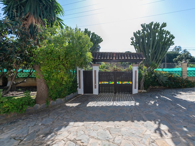 Villa for Sale in Las Chapas, Malaga 8