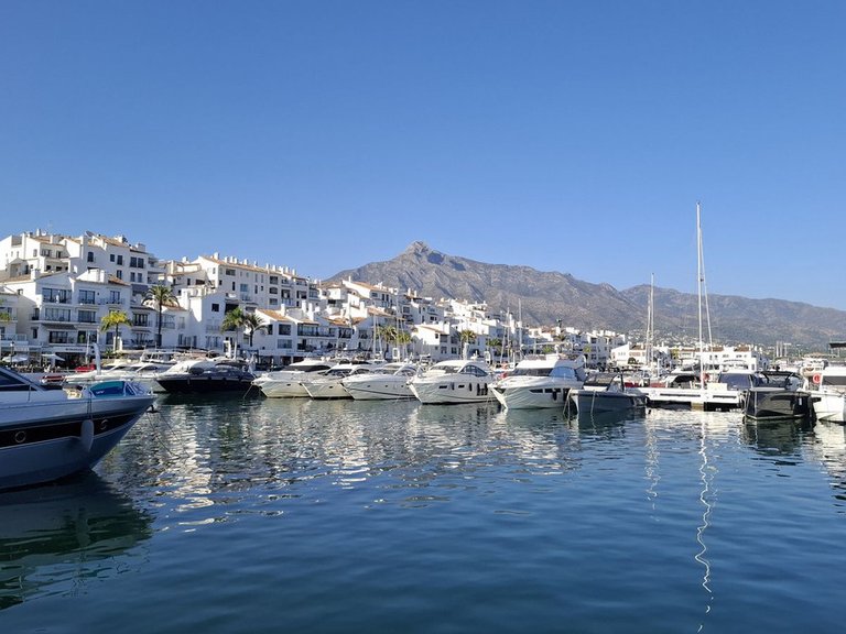 Apartment for Sale in Nueva Andalucía, Malaga 40