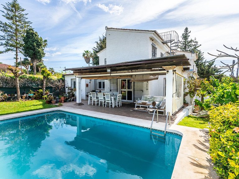 Villa for Sale in Costa del Sol Rio Real Golf, Malaga 1