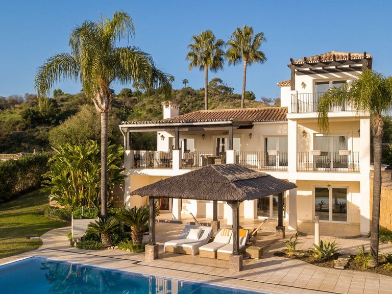 Villa for Sale in Estepona, Malaga 1