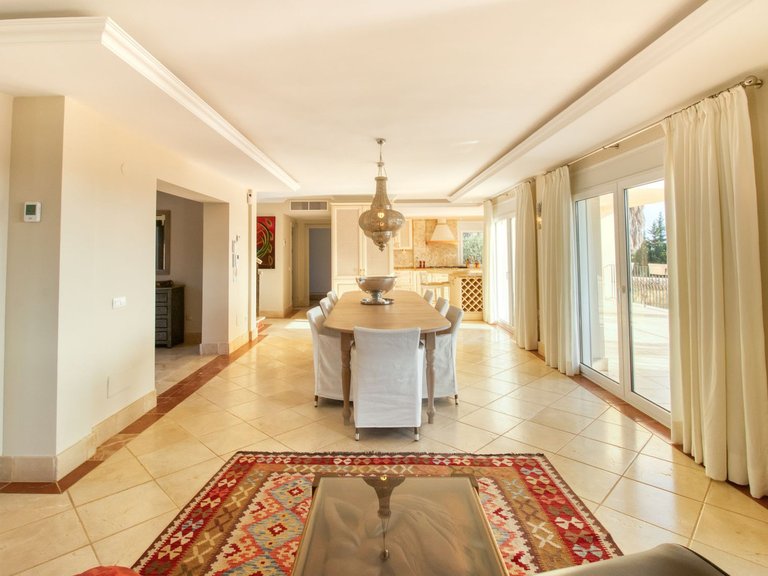 Villa for Sale in Estepona, Malaga 10