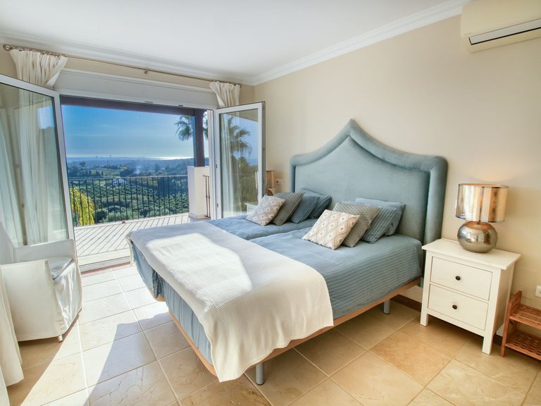 Villa for Sale in Estepona, Malaga 11