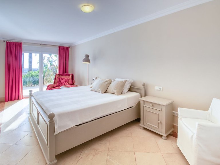 Villa for Sale in Estepona, Malaga 13
