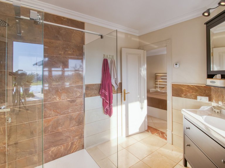Villa for Sale in Estepona, Malaga 17