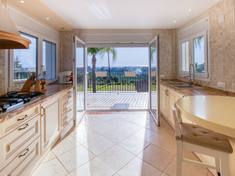 Villa for Sale in Estepona, Malaga 3