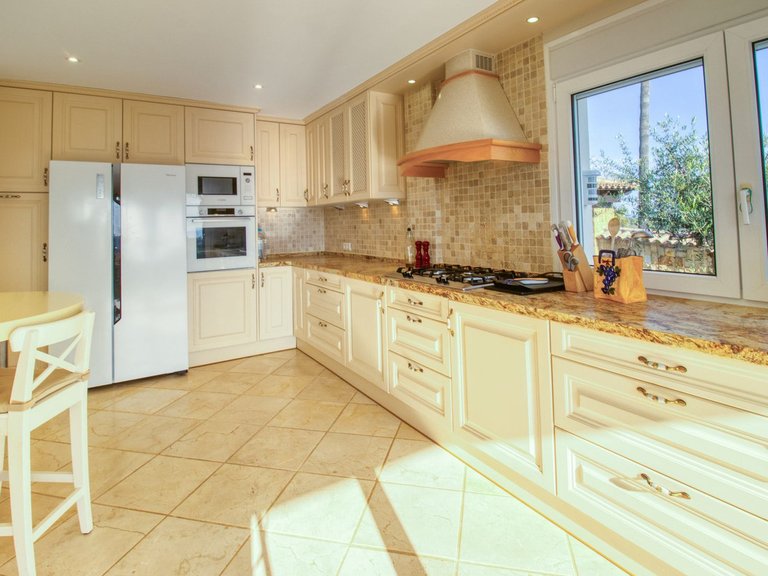 Villa for Sale in Estepona, Malaga 9