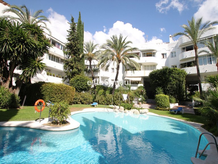 Apartment for Sale in The Golden Mile, Malaga 16