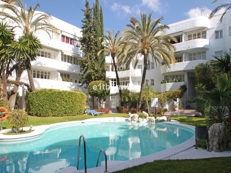 Apartment for Sale in The Golden Mile, Malaga 18