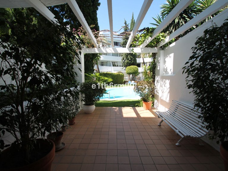 Apartment for Sale in The Golden Mile, Malaga 19