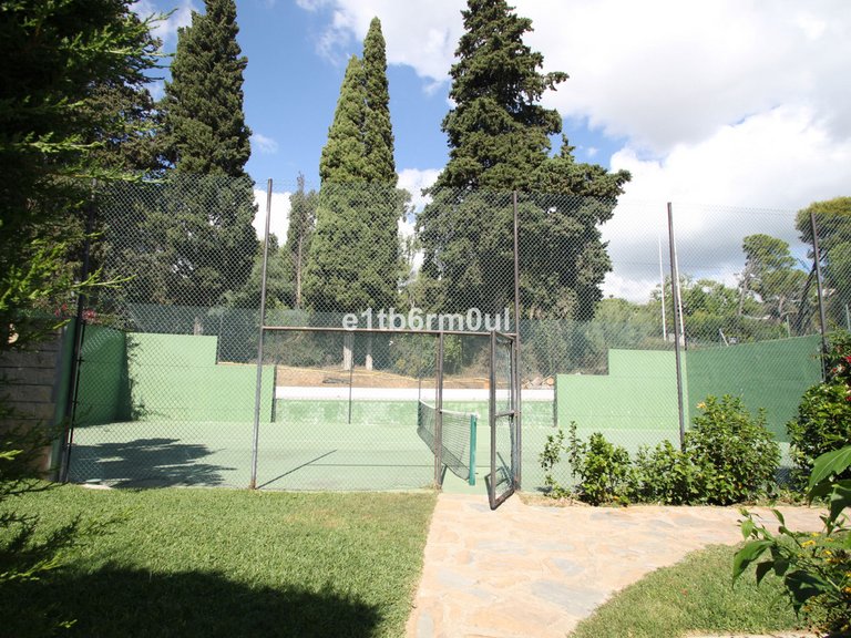 Apartment for Sale in The Golden Mile, Malaga 21