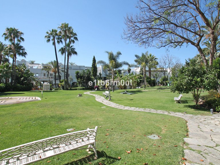 Apartment for Sale in The Golden Mile, Malaga 23