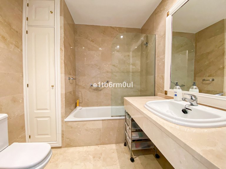 Apartment for Sale in The Golden Mile, Malaga 6