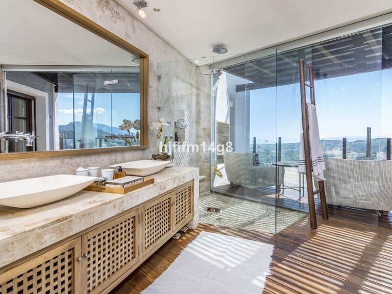 Villa for Sale in La Heredia, Malaga 12